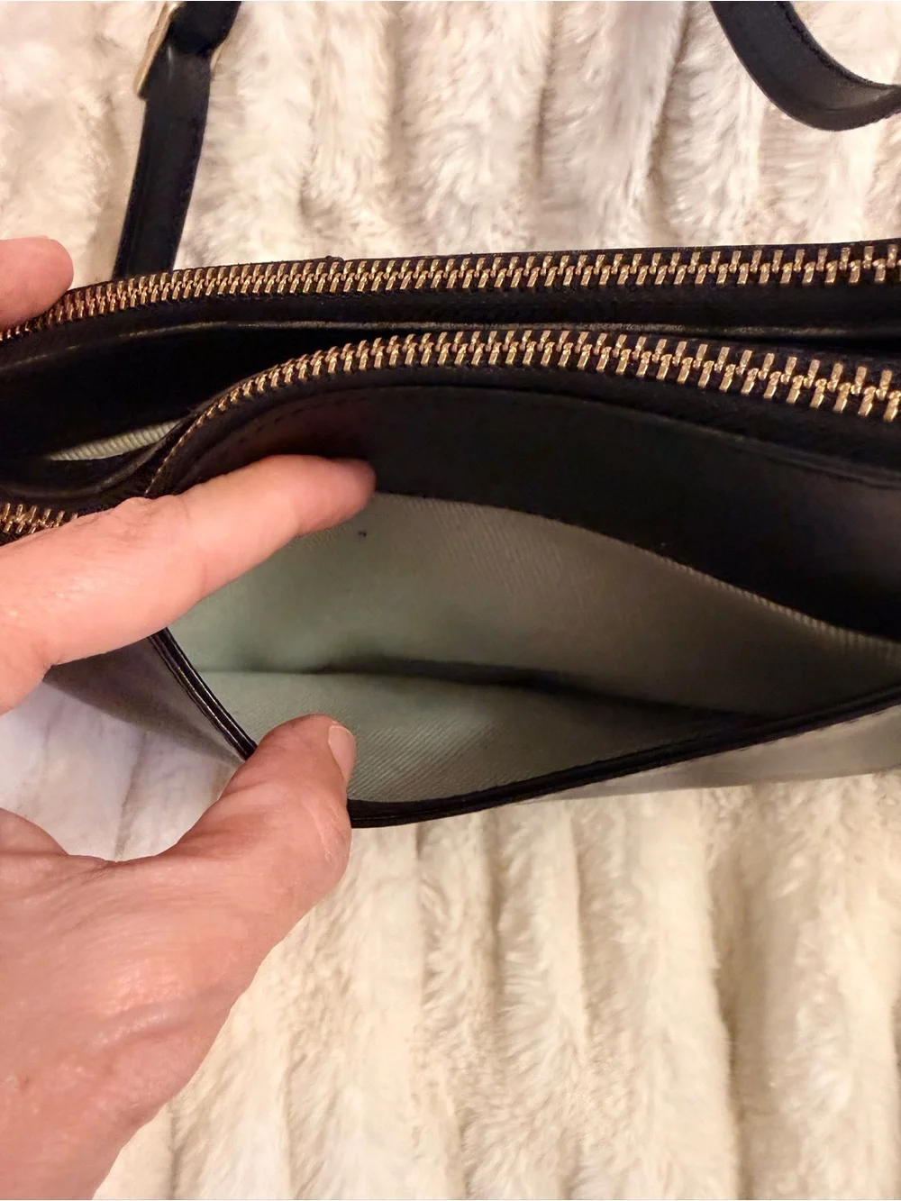 RADLEY LONDON Black Leather Crossbody with Gold Logo